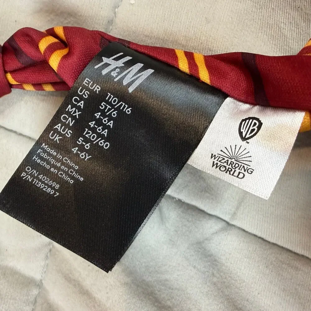 H&M Boy 5T/6 Harry Potter Neck Clasp Tie Burgundy Yellow Stripe Wizarding World
